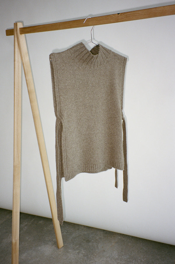 No.36 Tie Side Sweater Vest